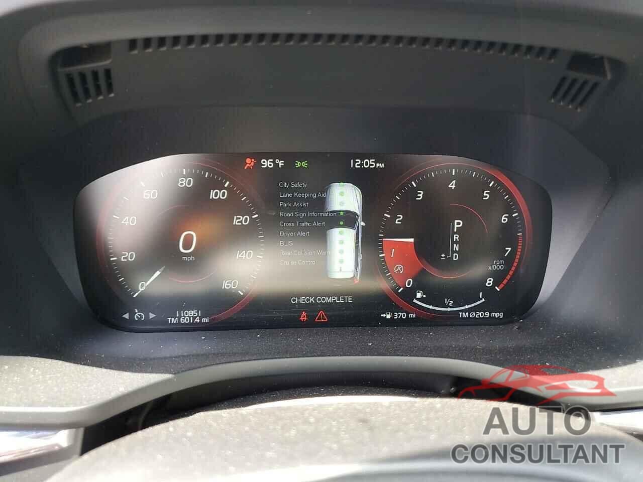 VOLVO XC60 2018 - LYV102RK0JB106179