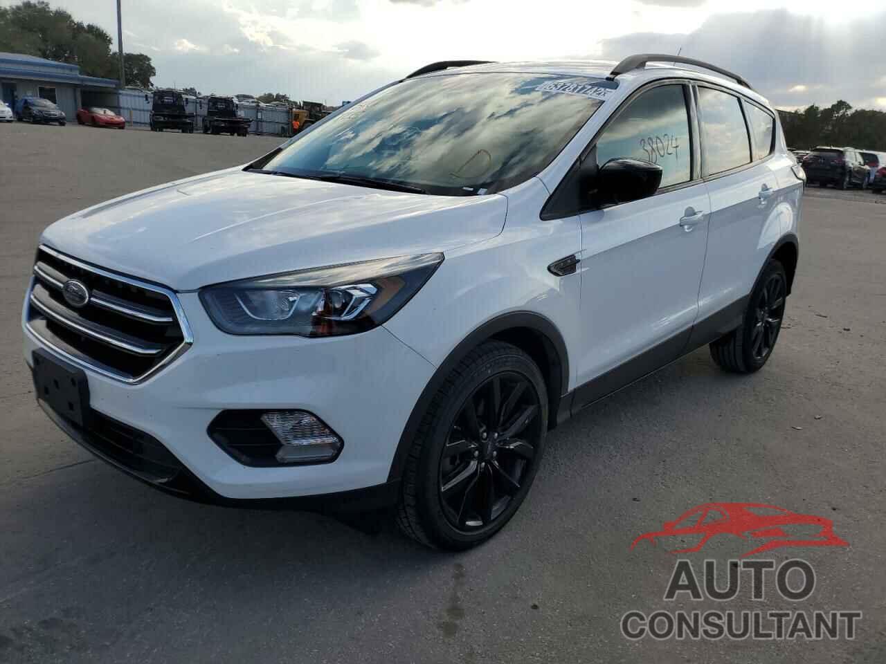 FORD ESCAPE 2018 - 1FMCU9GD0JUC83911