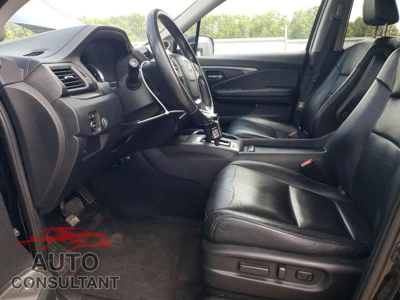 HONDA PILOT 2017 - 5FNYF6H57HB024121