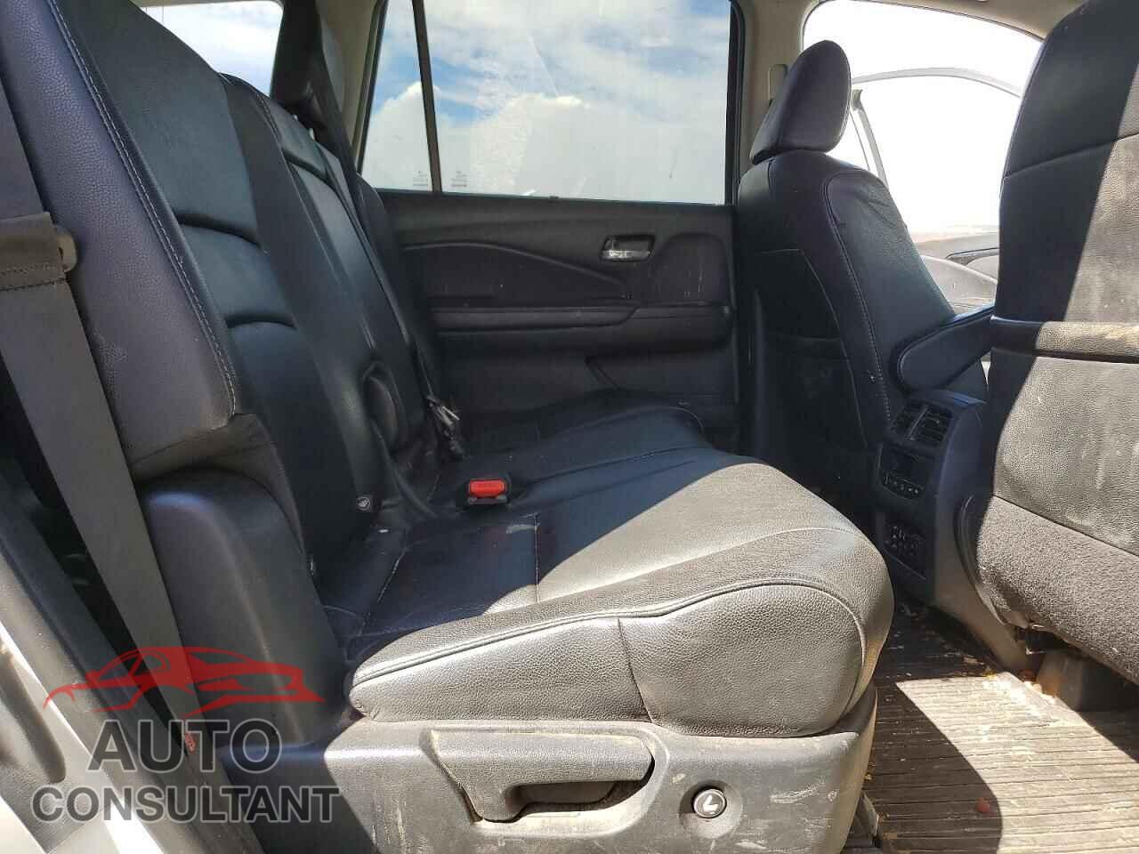 HONDA PILOT 2018 - 5FNYF6H96JB048841