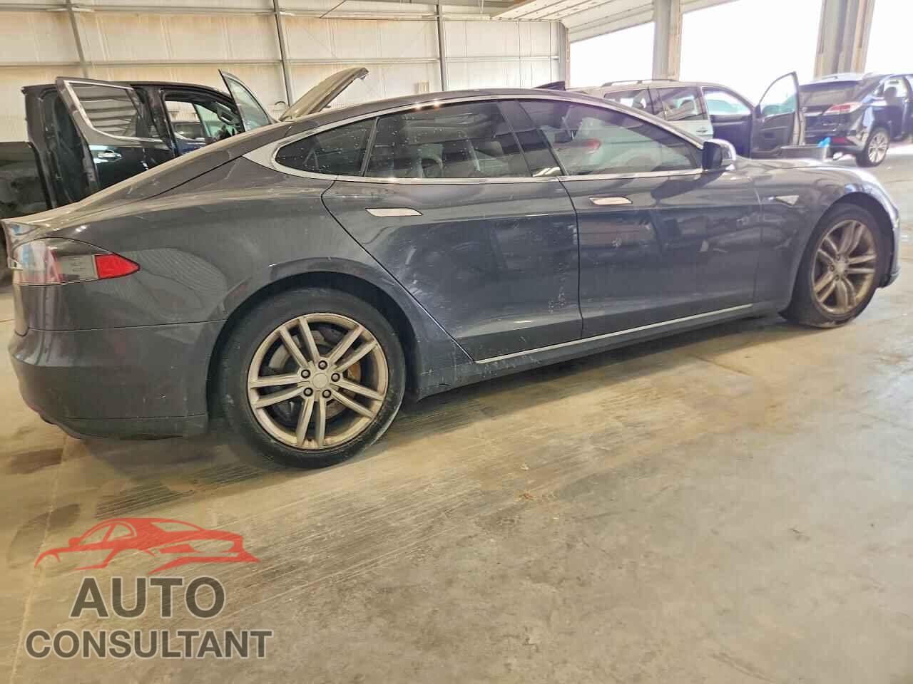 TESLA MODEL S 2015 - 5YJSA1E28FF119902