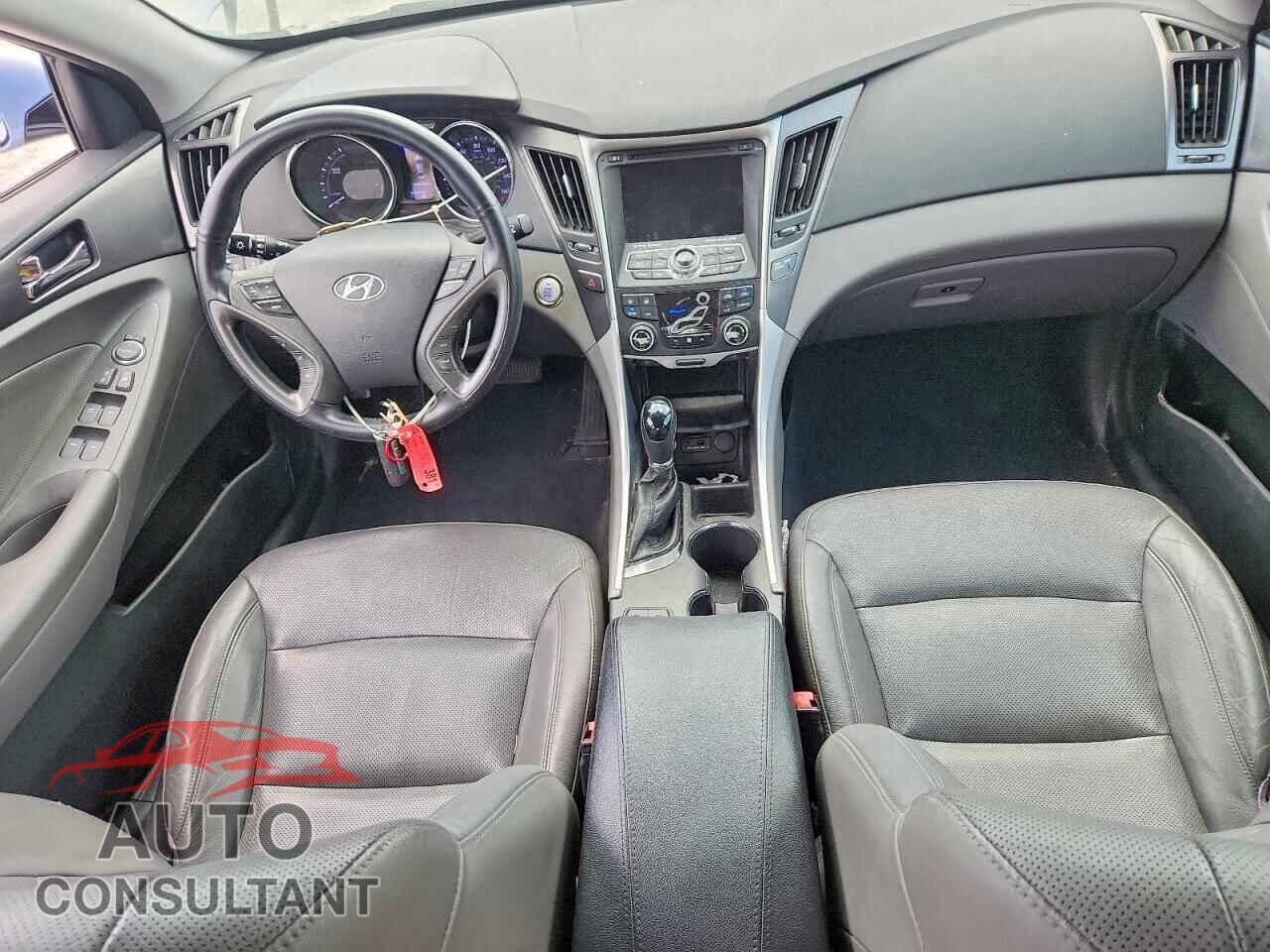 HYUNDAI SONATA 2013 - KMHEC4A41DA050178