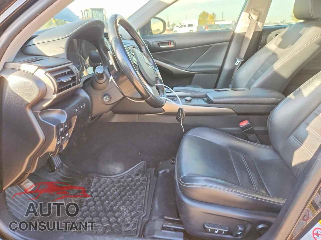 LEXUS IS 2017 - JTHCE1D25H5013971