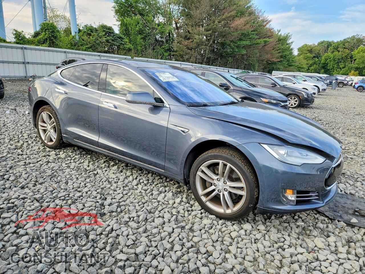 TESLA MODEL S 2013 - 5YJSA1DP2DFP16036