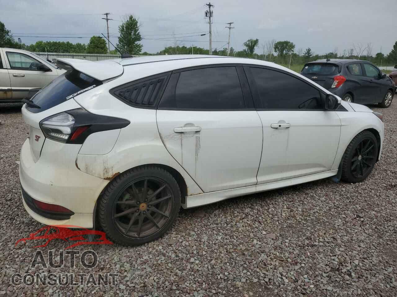 FORD FOCUS 2017 - 1FADP3L92HL320395