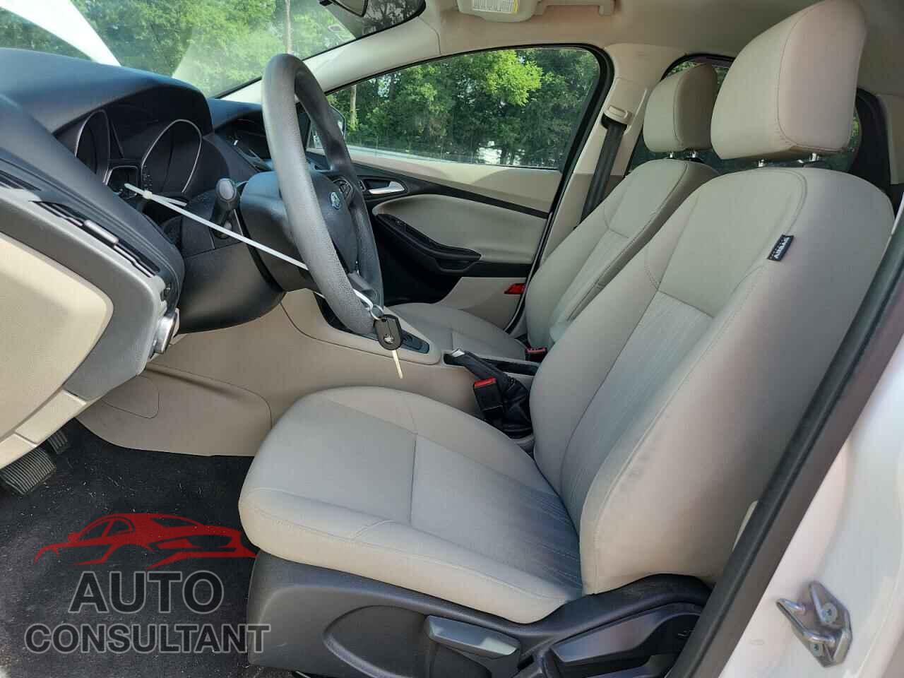 FORD FOCUS 2015 - 1FADP3K22FL298500