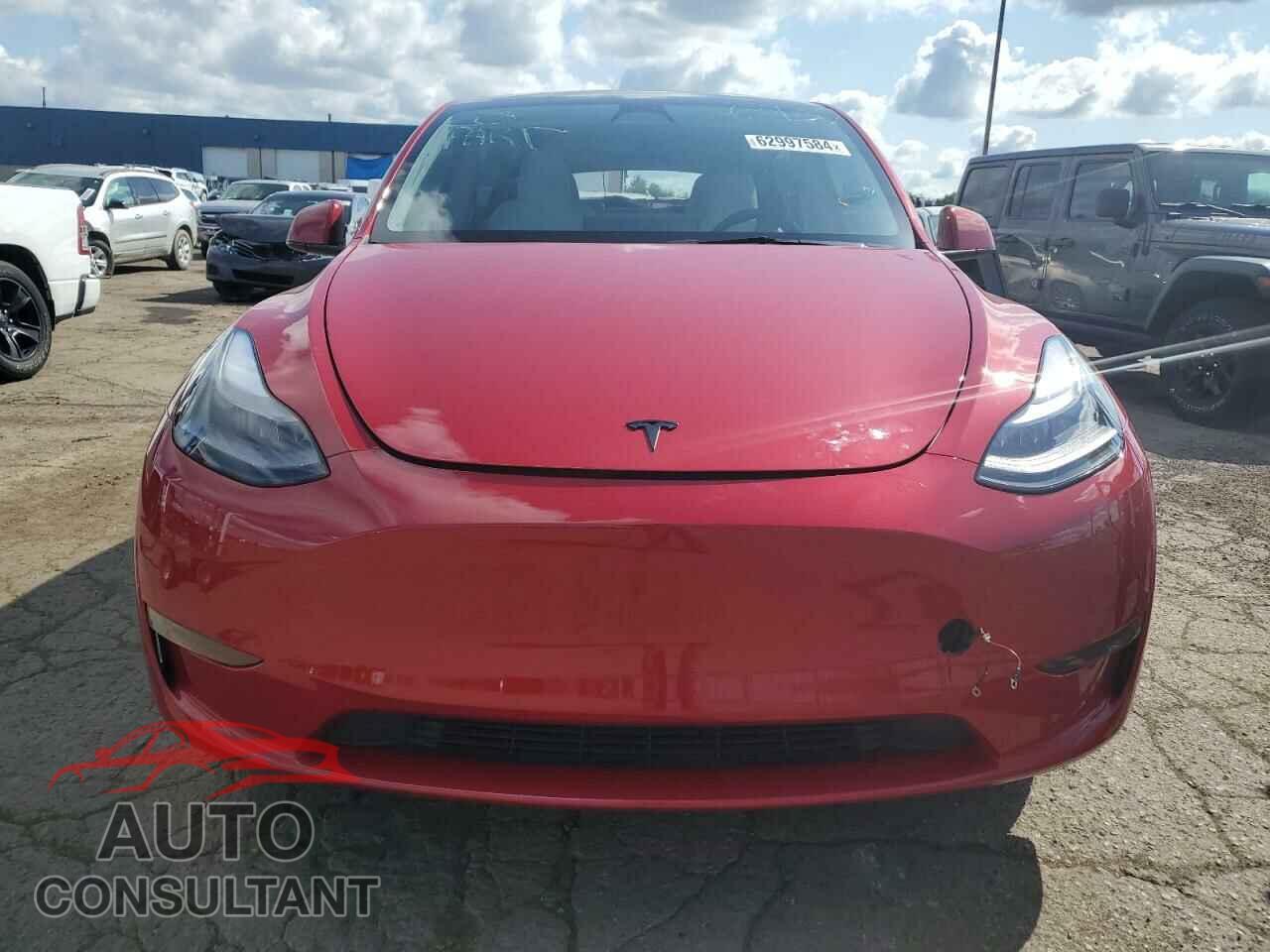 TESLA MODEL Y 2023 - 7SAYGAEEXPF646430