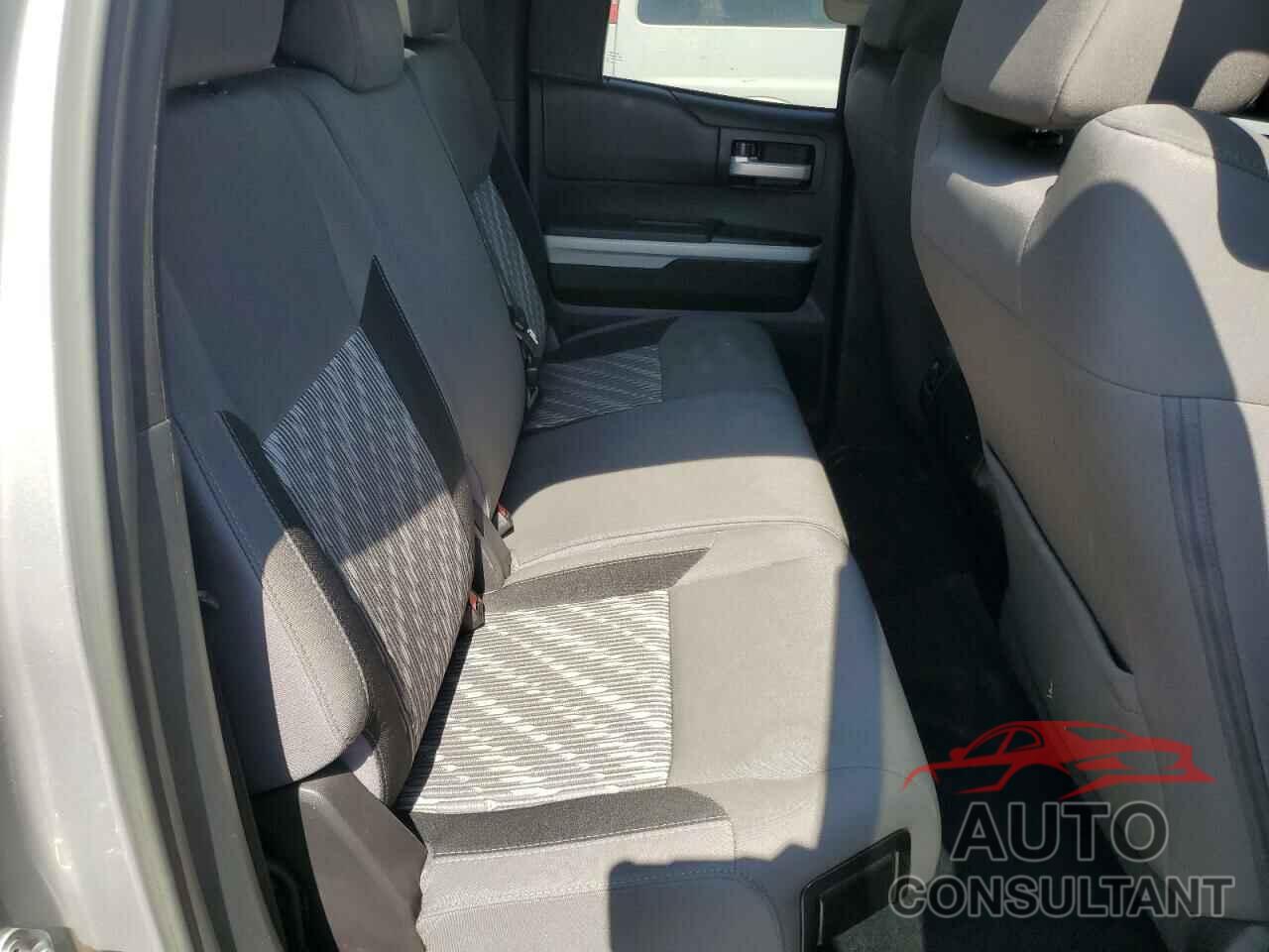 TOYOTA TUNDRA 2018 - 5TFUW5F11JX696180