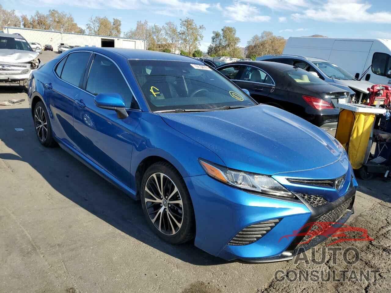 TOYOTA CAMRY 2018 - 4T1B11HK8JU038020