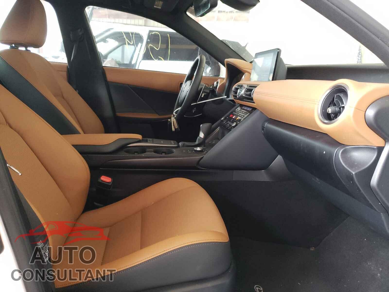 LEXUS IS 2021 - JTHCA1D22M5115864