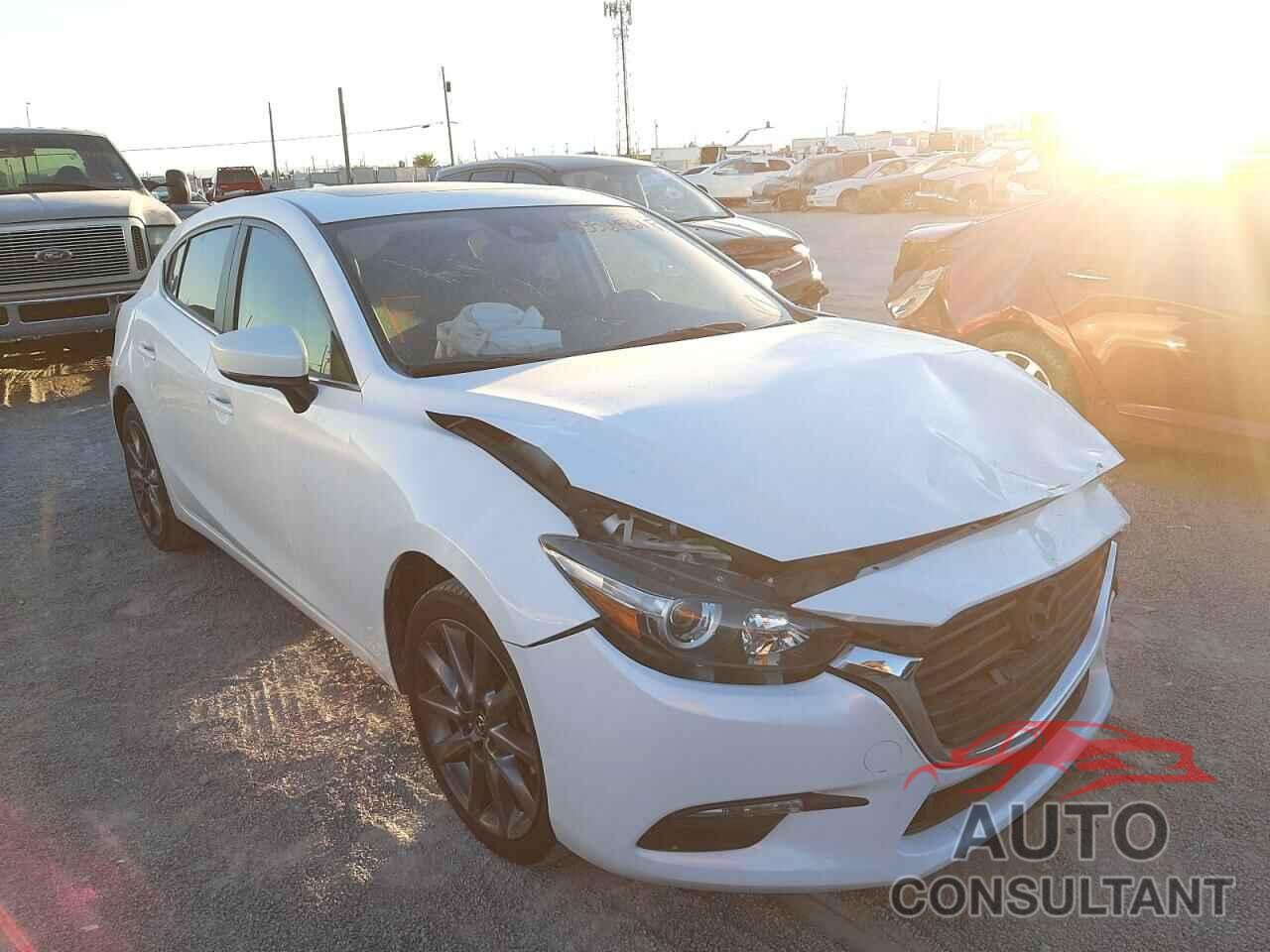 MAZDA 3 2018 - 3MZBN1L32JM166151