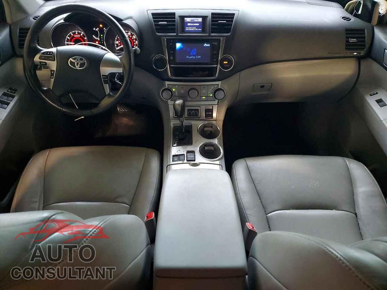 TOYOTA HIGHLANDER 2013 - 5TDBK3EH8DS222968