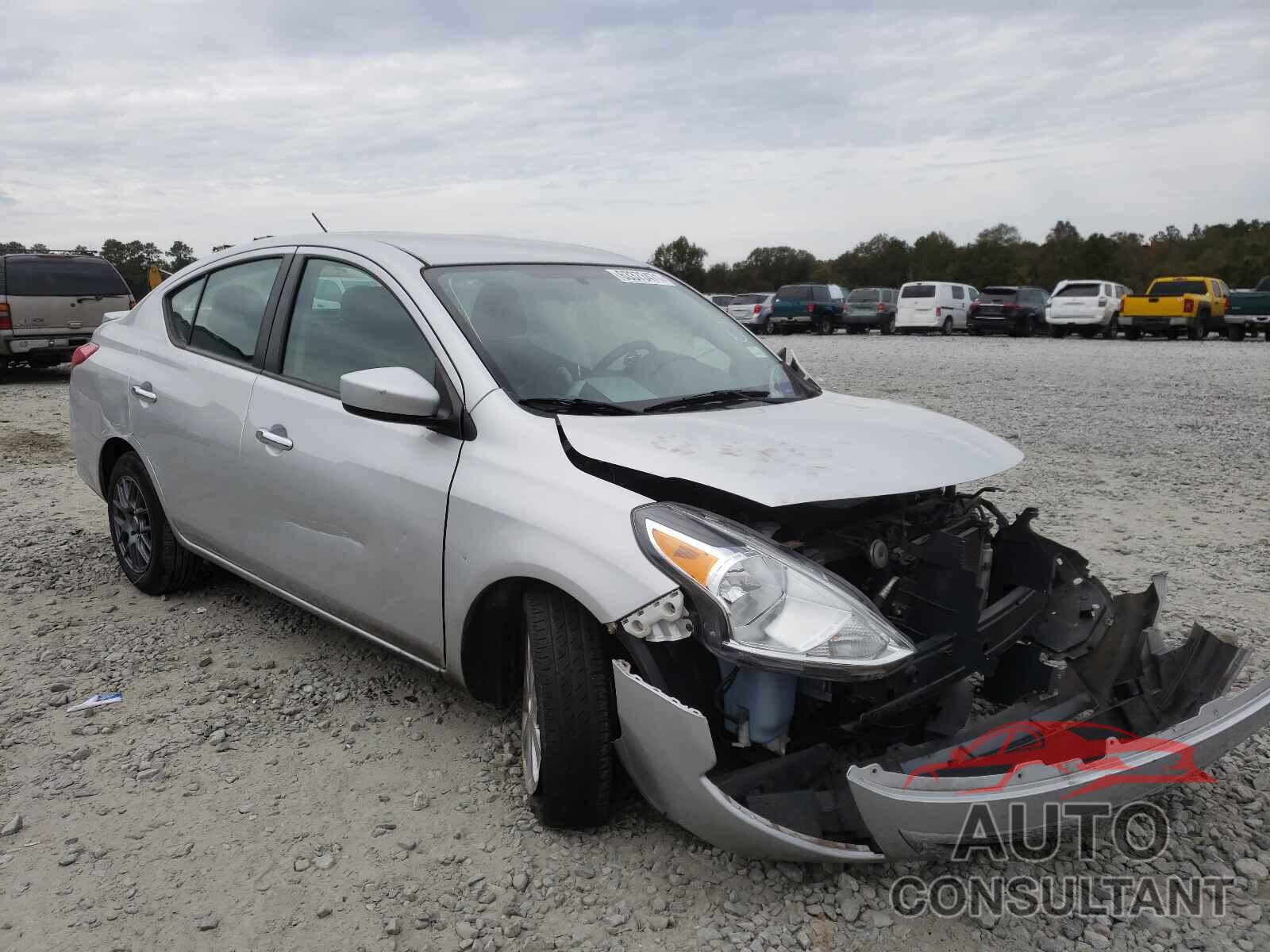 NISSAN VERSA 2018 - 3N1CN7AP3JK434185