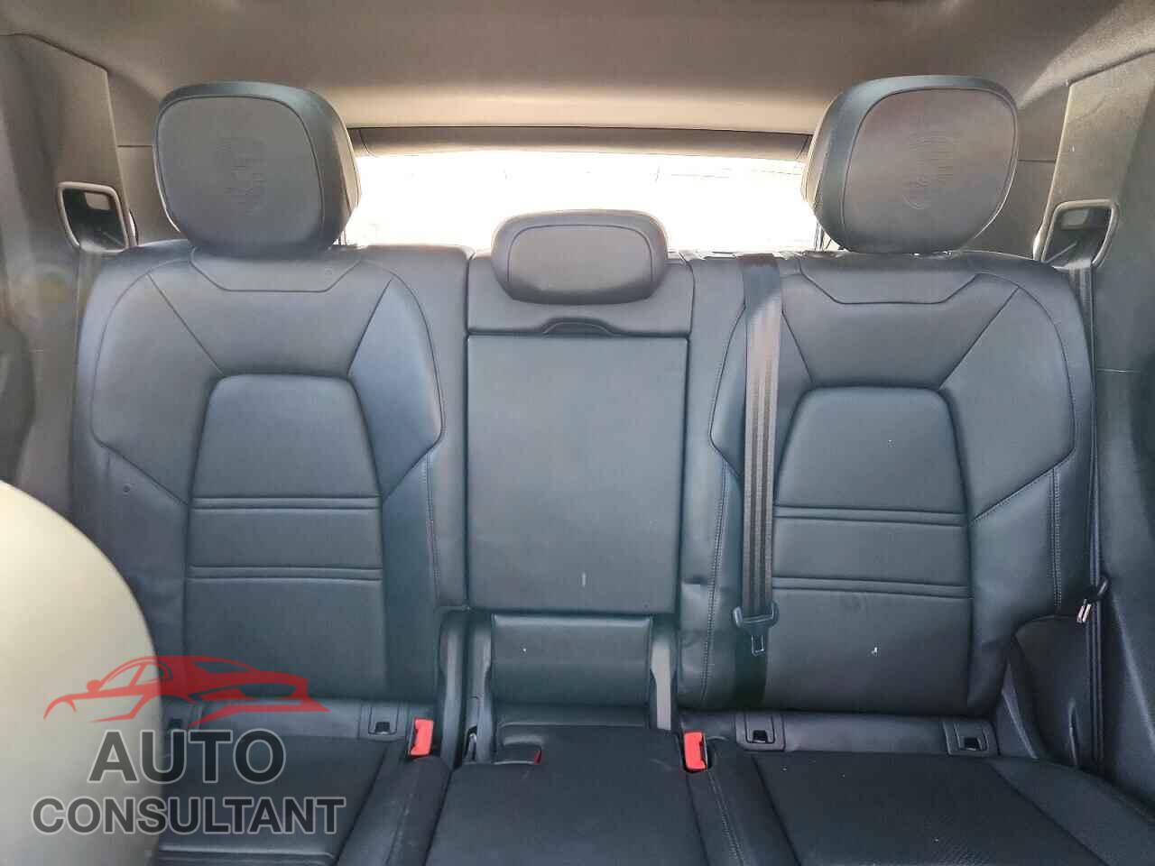 PORSCHE CAYENNE 2019 - WP1AA2AY2KDA09505