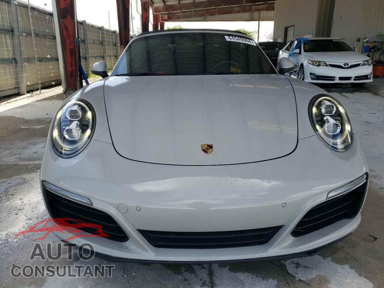 PORSCHE 911 2018 - WP0CB2A95JS147906