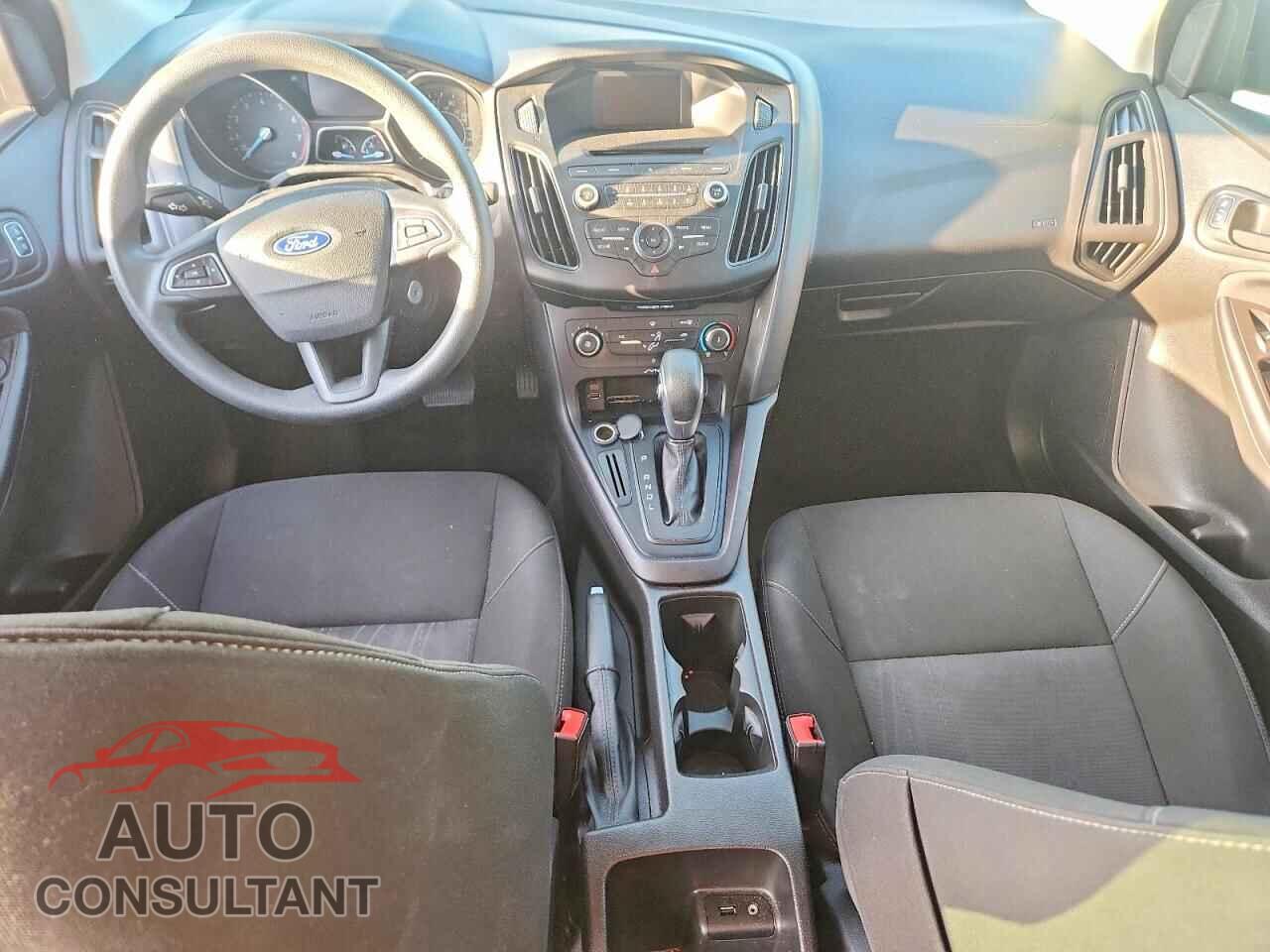 FORD FOCUS 2015 - 1FADP3E25FL292217