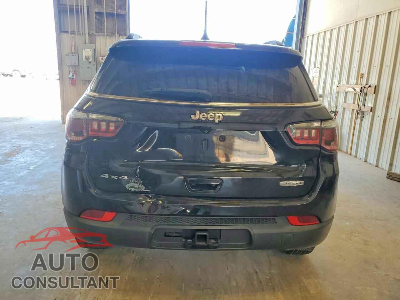 JEEP COMPASS 2018 - 3C4NJDBB7JT343353