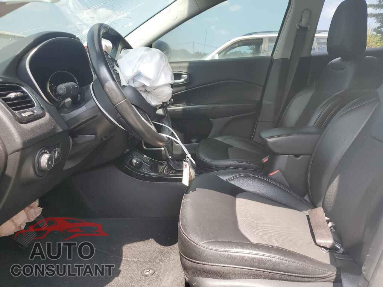 JEEP COMPASS 2019 - 3C4NJDBB7KT761154
