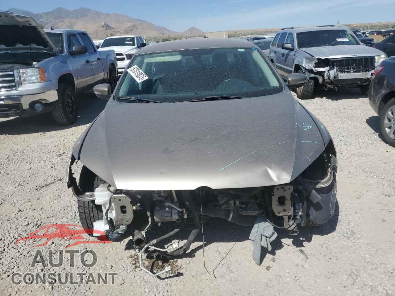 VOLKSWAGEN PASSAT 2015 - 1VWAT7A34FC080825