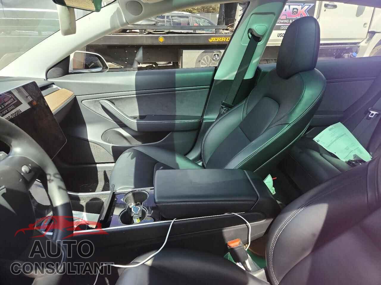TESLA MODEL 3 2019 - 5YJ3E1EA5KF402557