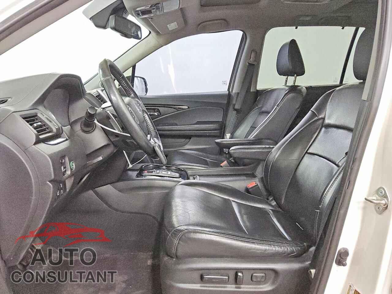HONDA PILOT 2017 - 5FNYF6H00HB105336