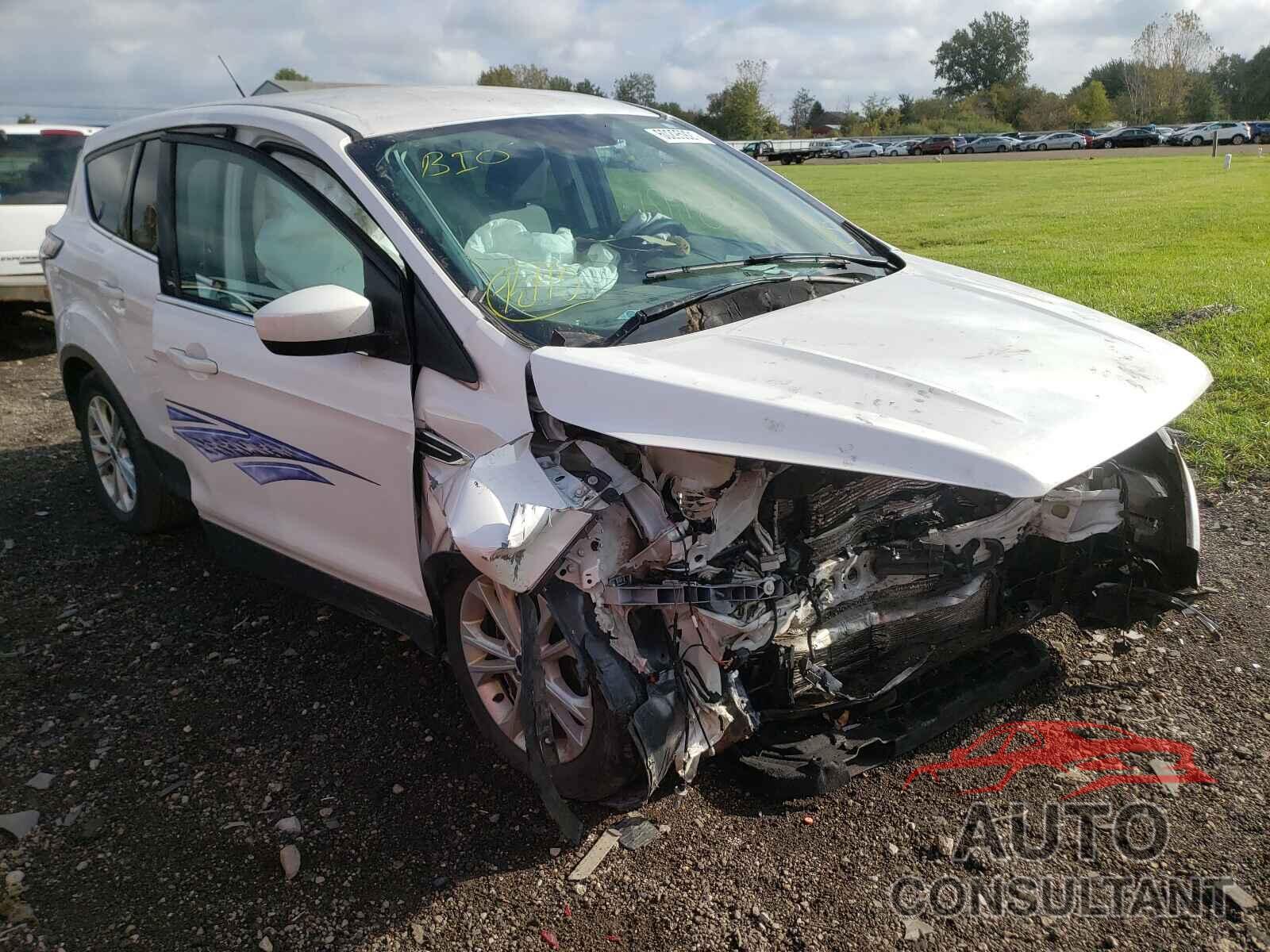 FORD ESCAPE 2017 - 1FMCU0GD4HUE03635