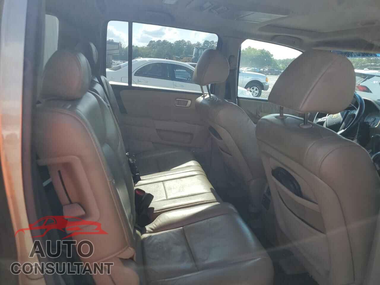 HONDA PILOT 2011 - 5FNYF3H65BB021992