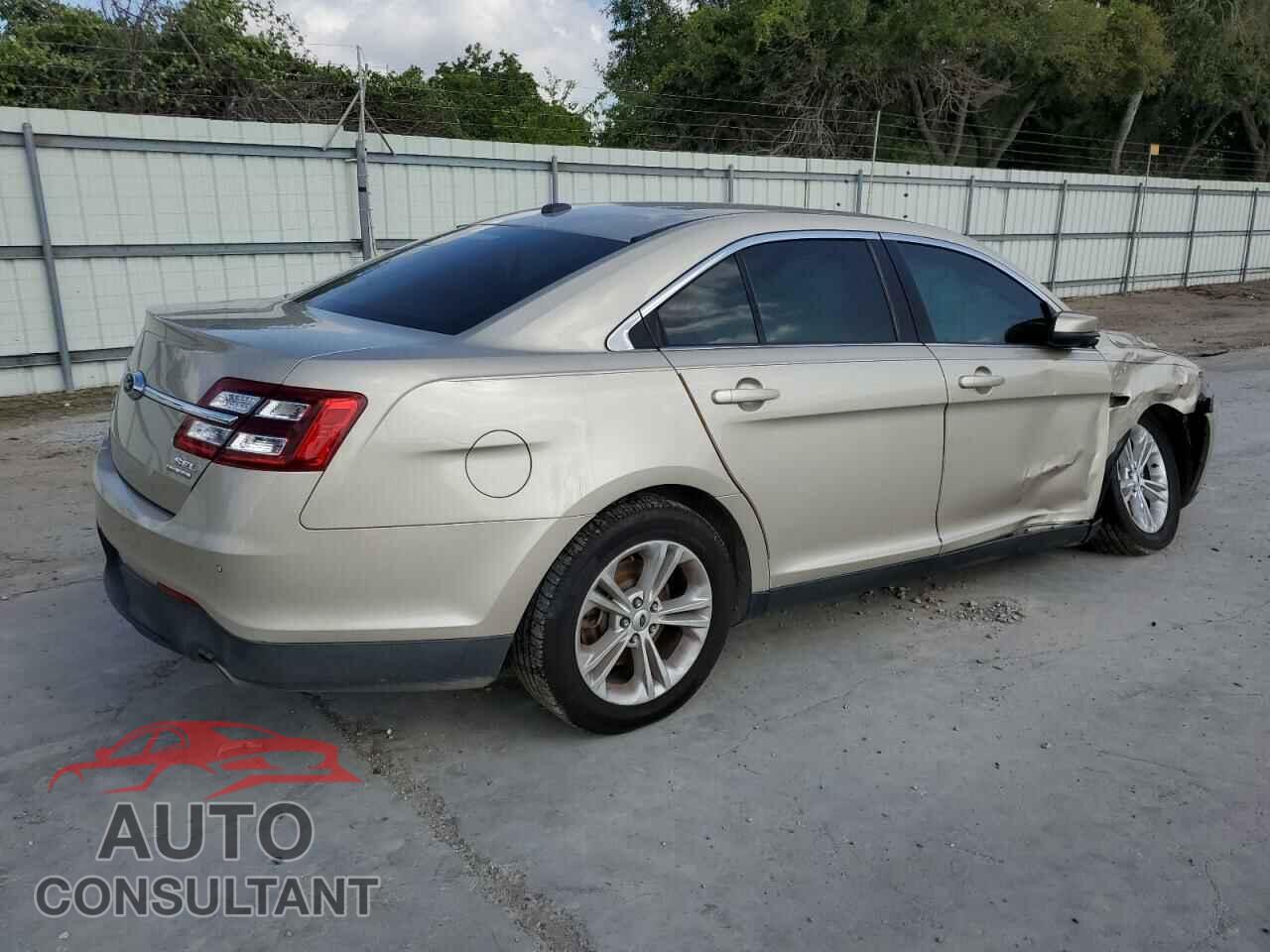 FORD TAURUS 2017 - 1FAHP2E86HG118720