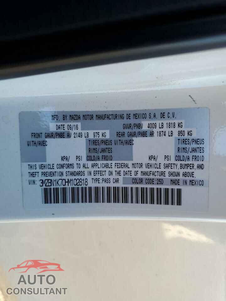 MAZDA 3 2017 - 3MZBN1K70HM102818