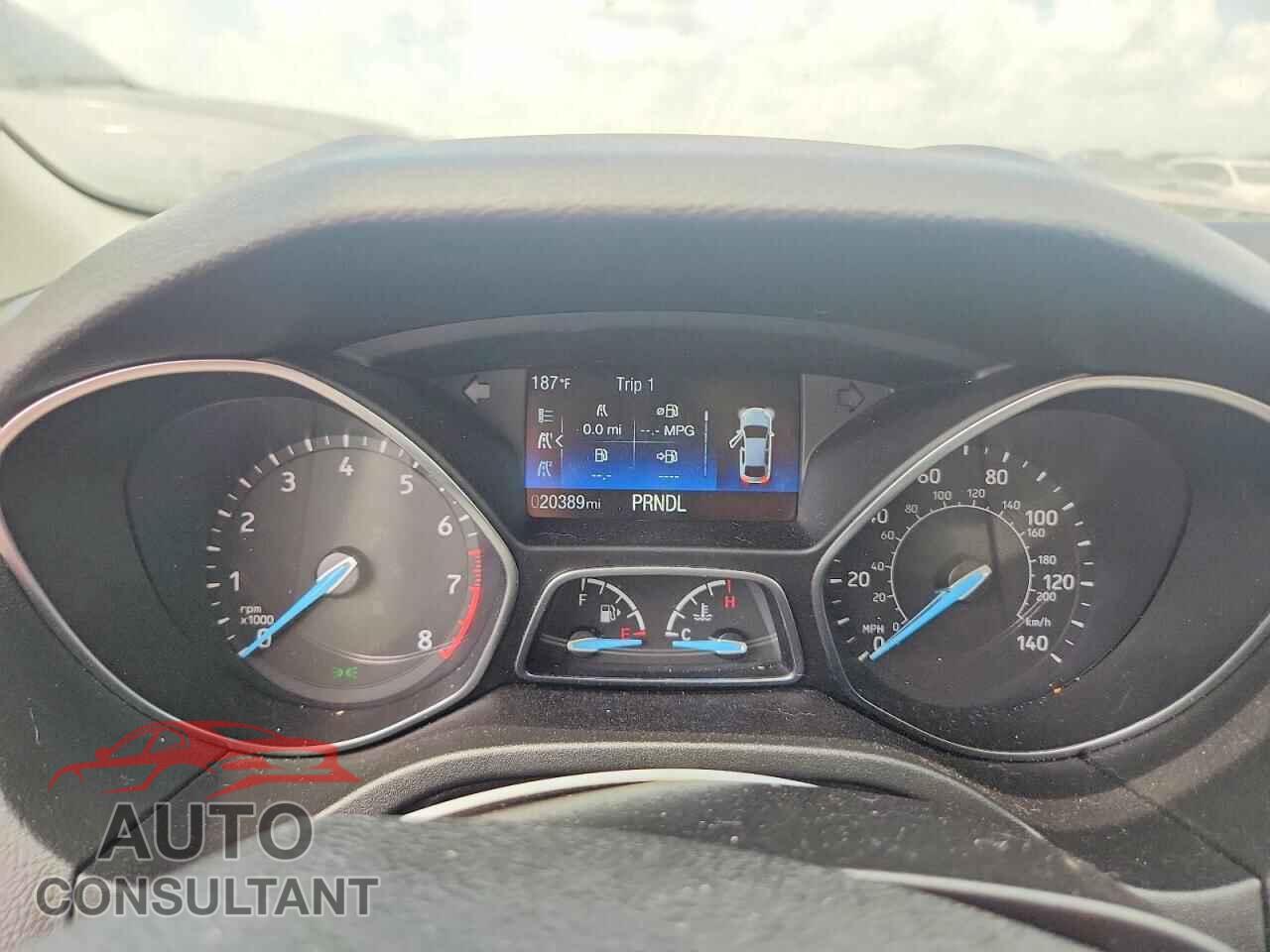 FORD FOCUS 2017 - 1FADP3F22HL327247