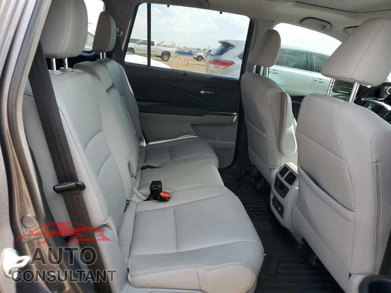 HONDA PILOT 2018 - 5FNYF6H96JB069558