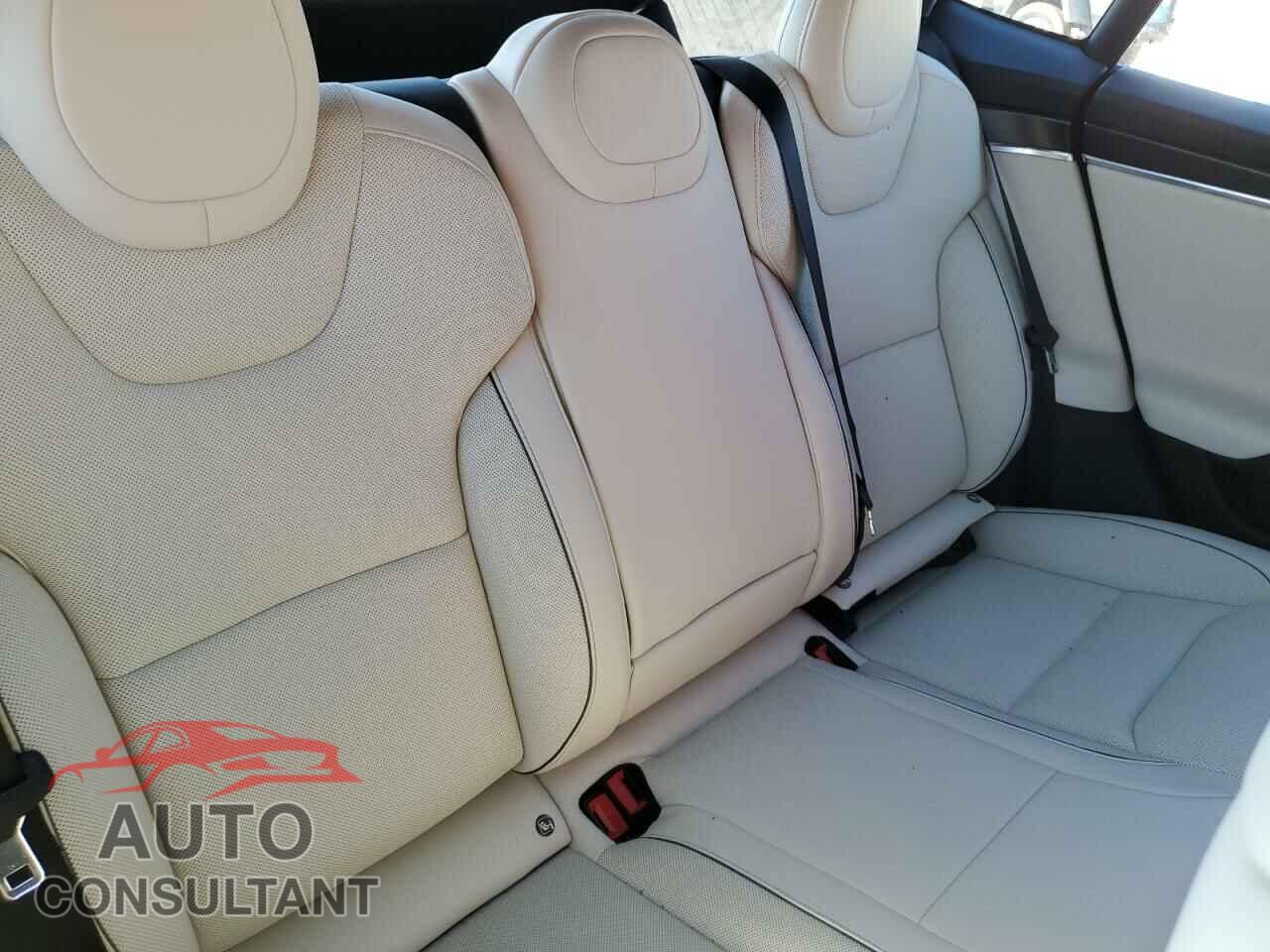 TESLA MODEL S 2022 - 5YJSA1E67NF484993