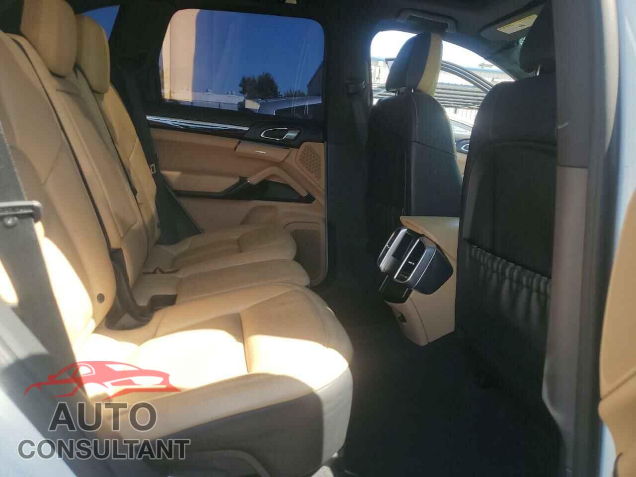 PORSCHE CAYENNE 2016 - WP1AA2A24GKA12193