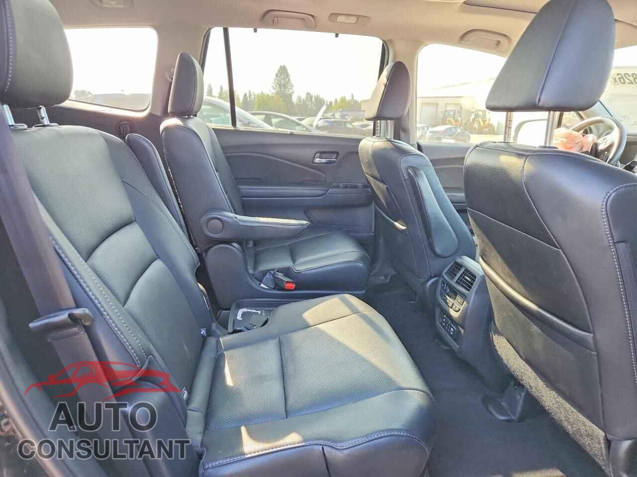 HONDA PILOT 2017 - 5FNYF6H05HB045005