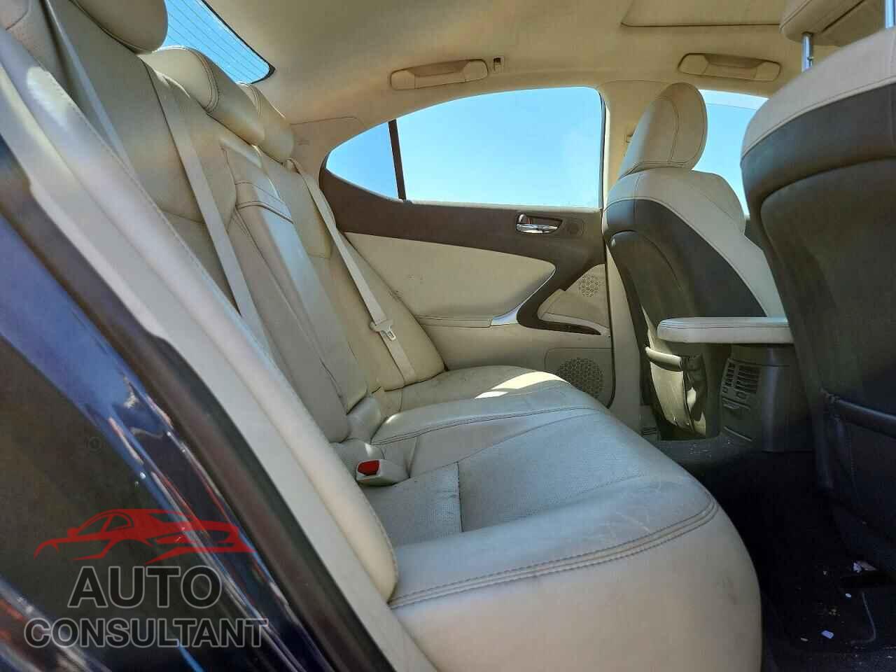 LEXUS IS 2011 - JTHCF5C24B5051530