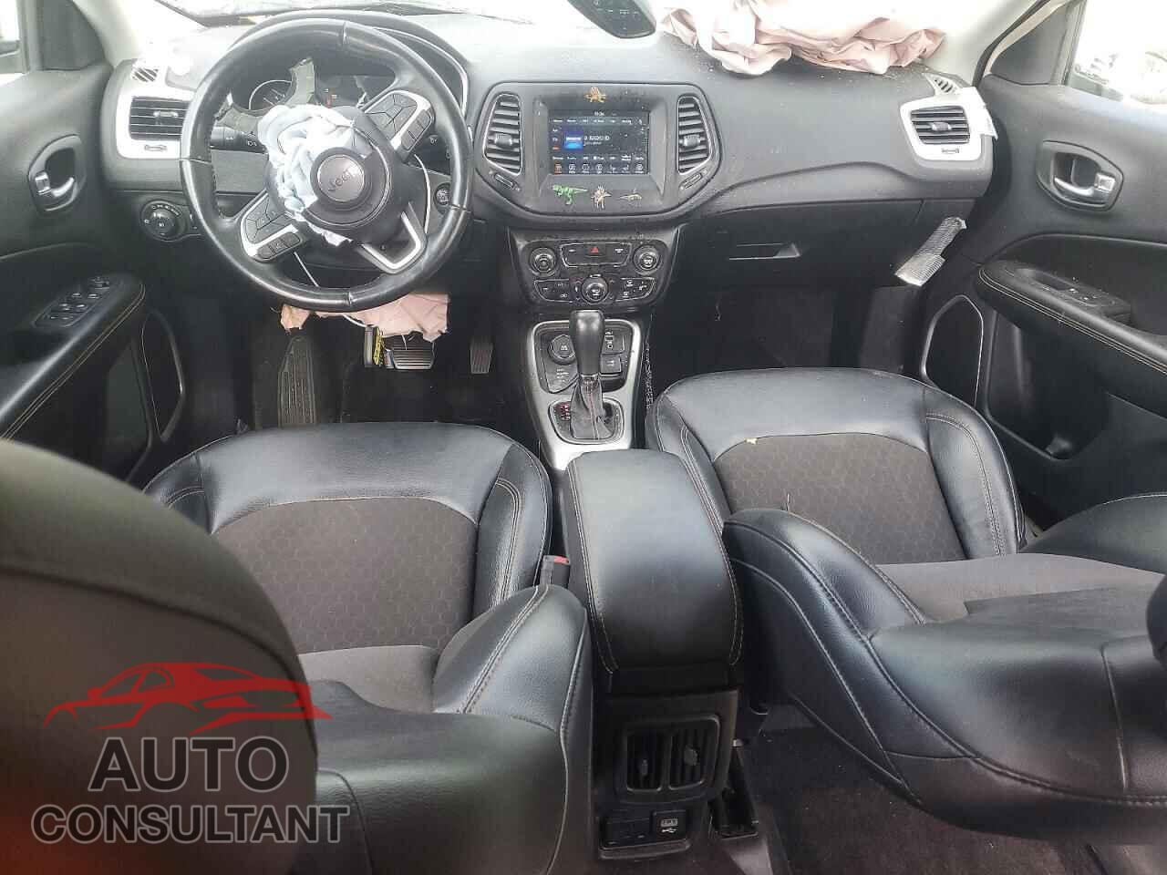 JEEP COMPASS 2020 - 3C4NJDBB7LT101620