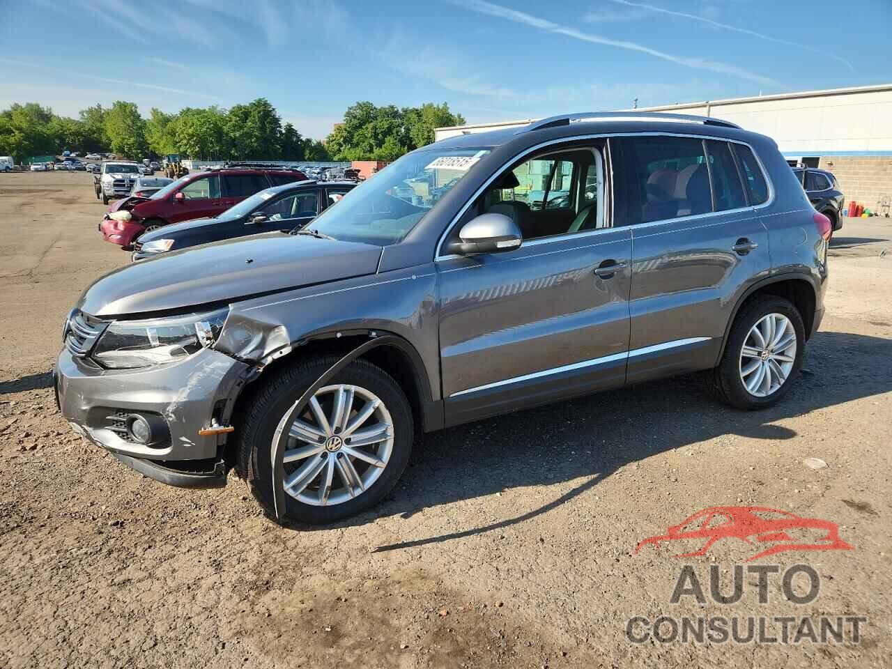VOLKSWAGEN TIGUAN 2015 - WVGAV7AX4FW610639
