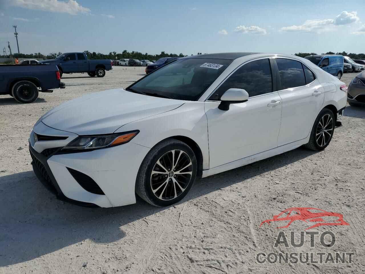 TOYOTA CAMRY 2018 - 4T1B11HK3JU593070