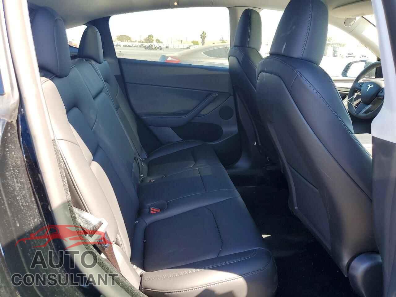 TESLA MODEL Y 2024 - 7SAYGDED8RF123452