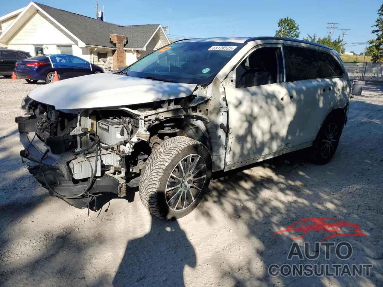 TOYOTA HIGHLANDER 2018 - 5TDJZRFH4JS801329