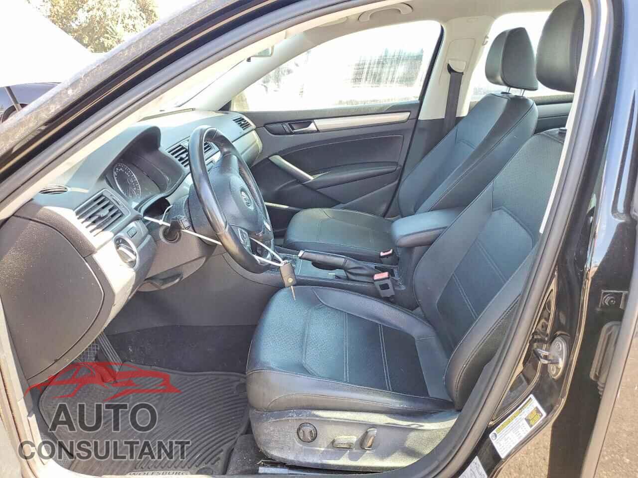 VOLKSWAGEN PASSAT 2014 - 1VWAT7A38EC044392