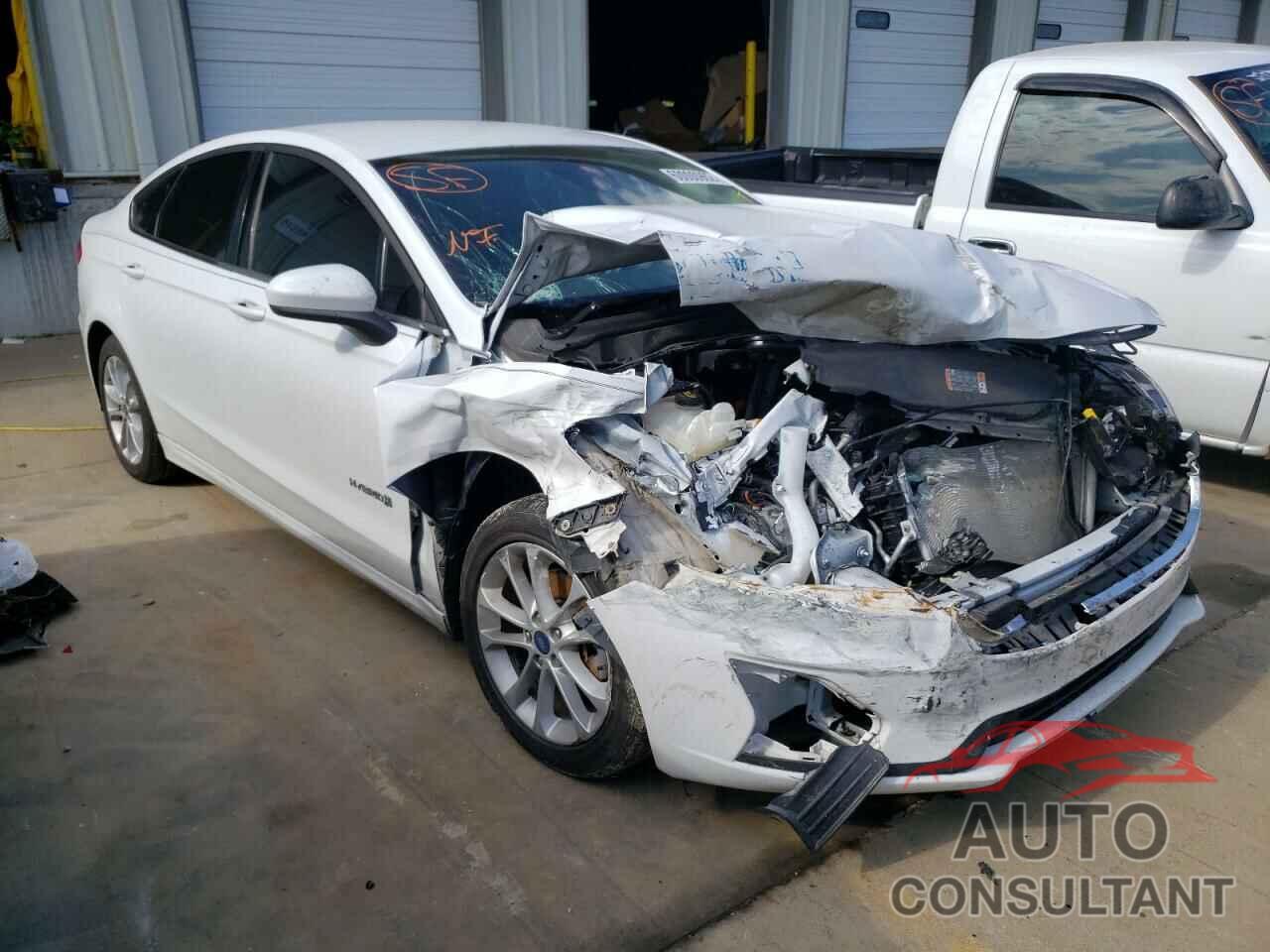 FORD FUSION 2019 - 3FA6P0LU2KR131847
