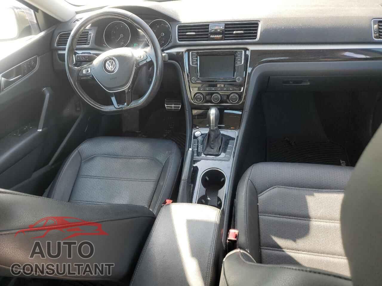 VOLKSWAGEN PASSAT 2019 - 1VWMA7A38KC006482