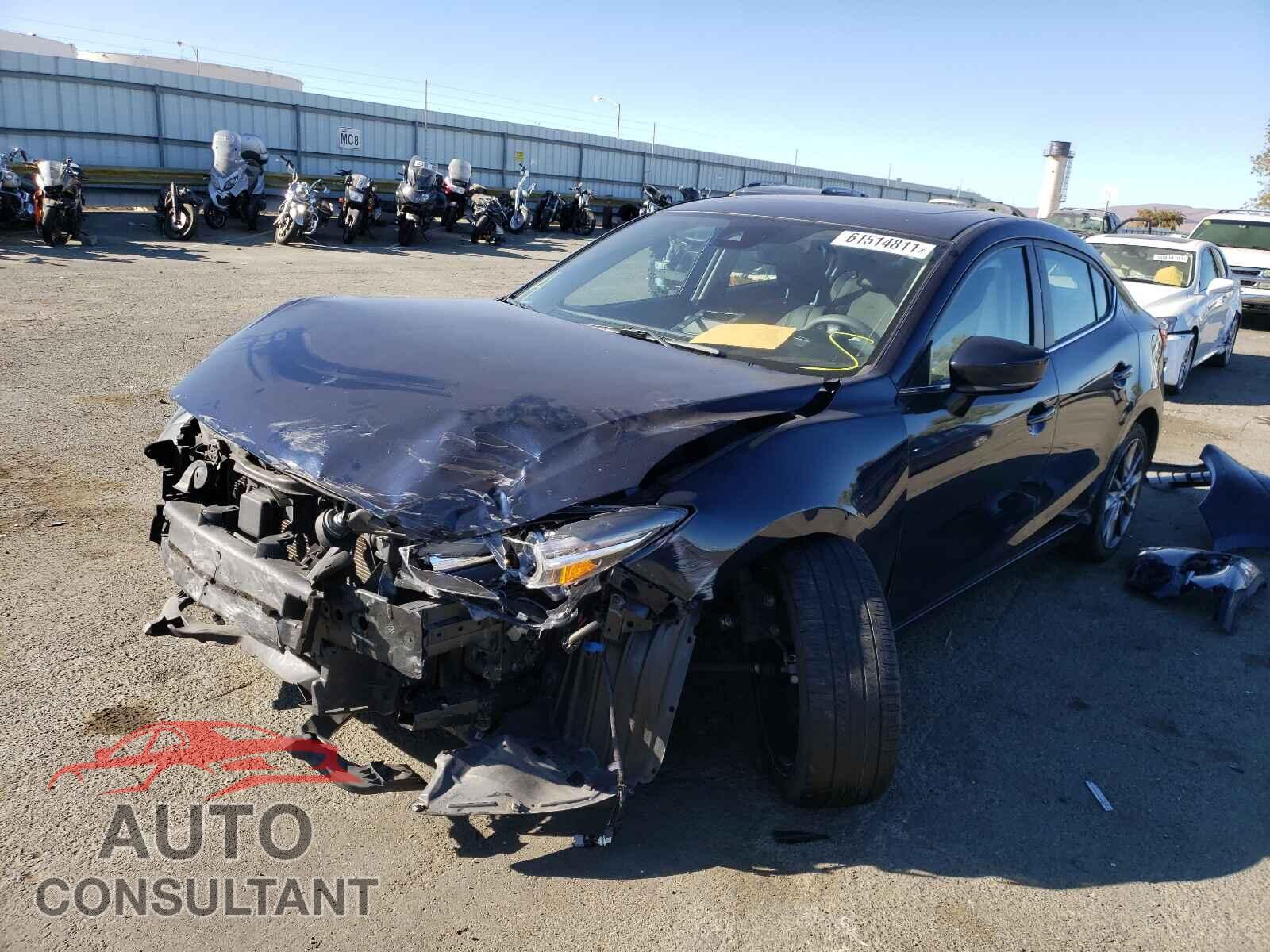 MAZDA 3 2018 - 3MZBN1W31JM186287