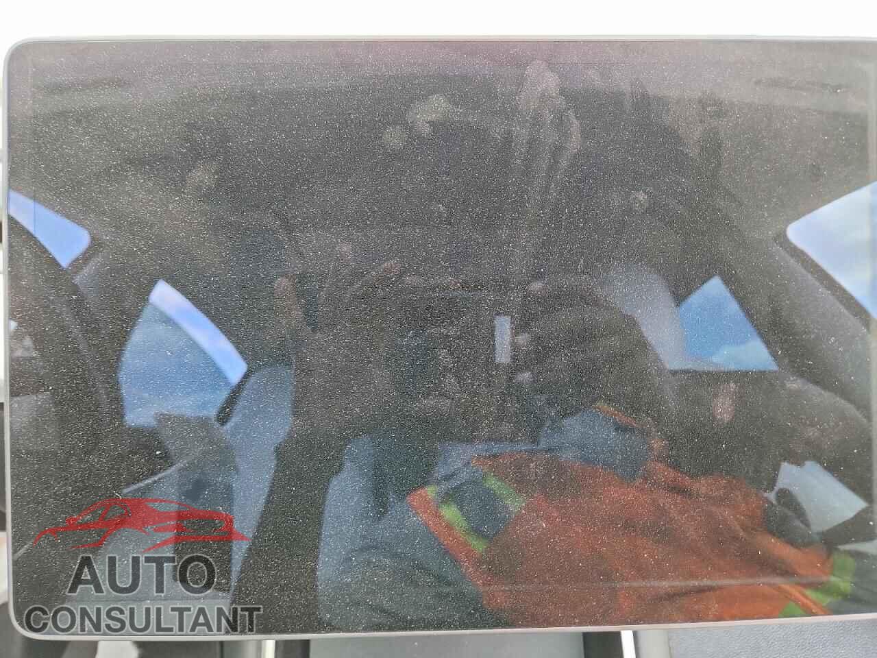 TESLA MODEL 3 2018 - 5YJ3E1EB7JF070077