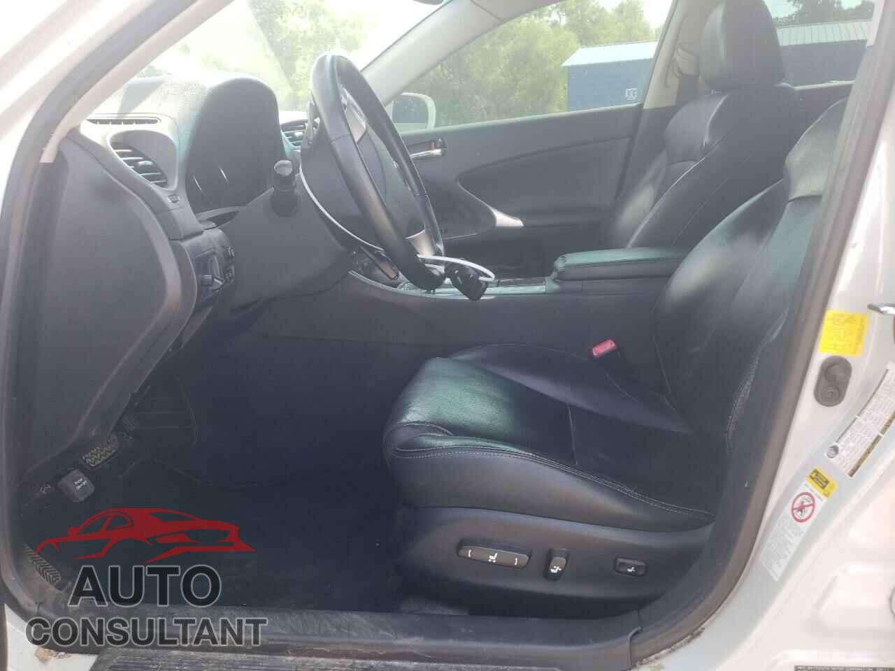 LEXUS IS 2011 - JTHBF5C24B5146844