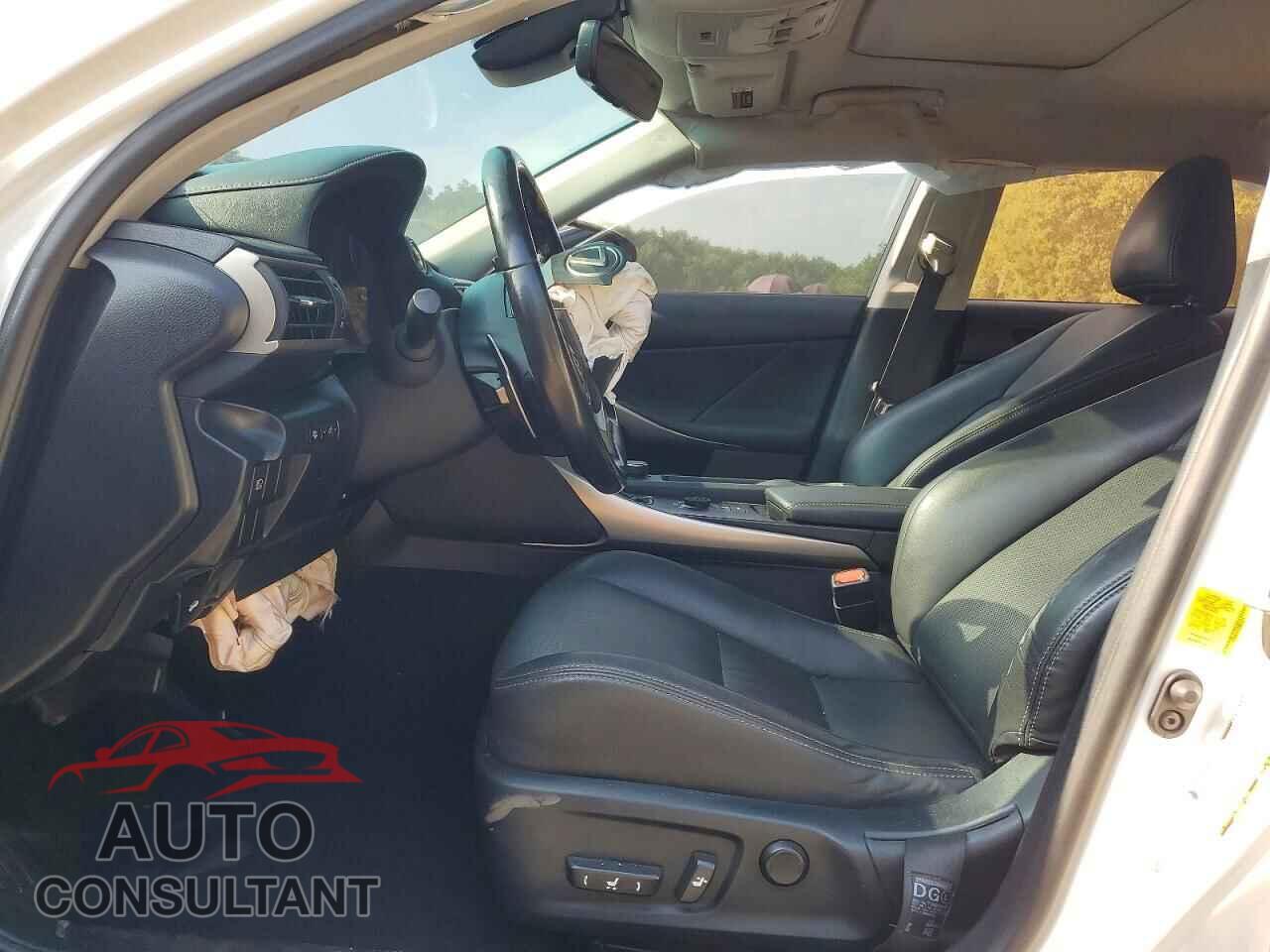 LEXUS IS 2017 - JTHBA1D22H5039211
