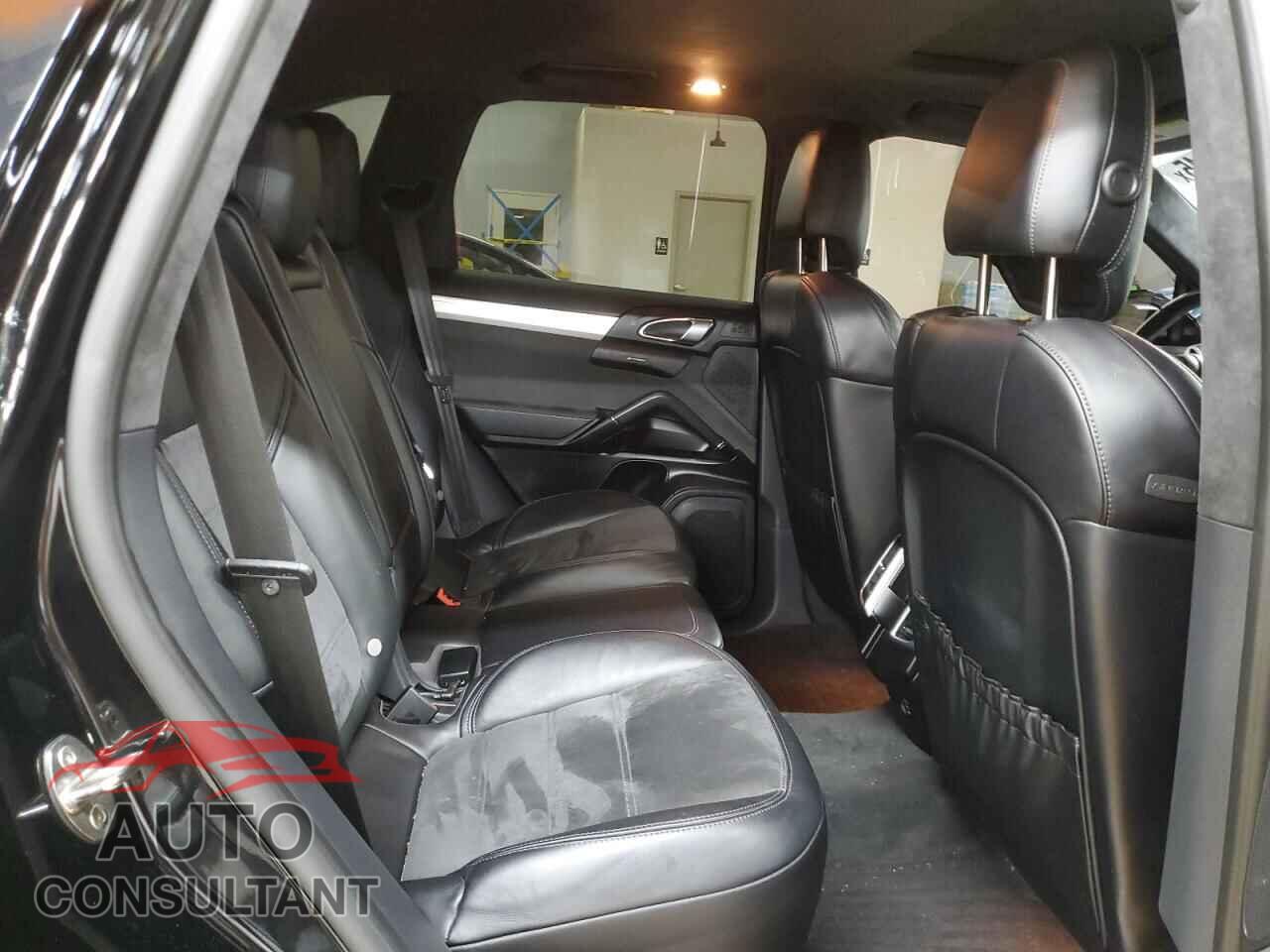 PORSCHE CAYENNE 2017 - WP1AD2A29HLA83358