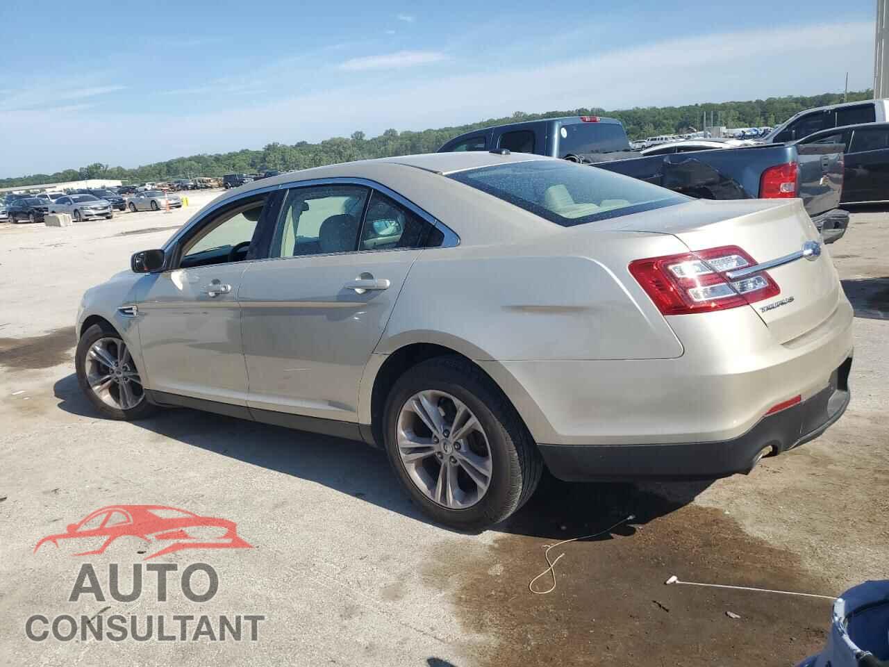 FORD TAURUS 2018 - 1FAHP2D89JG105645
