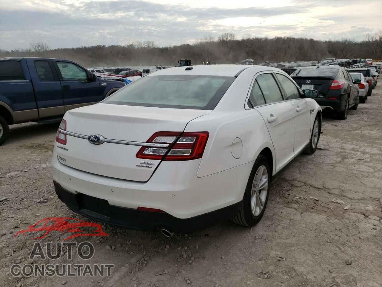 FORD TAURUS 2018 - 1FAHP2E86JG104077